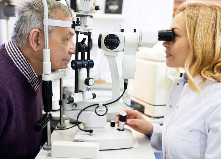 What does an Optometrist Do? How to Become an Optometrist