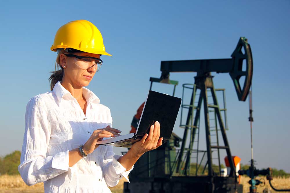 What does a Petroleum Engineer do and How to become One.