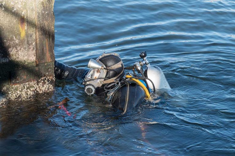 what-does-a-commercial-diver-do-how-to-become-a-diver