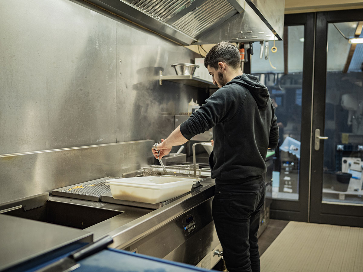 What Does A Line Cook Do And How To Become A Line Cook